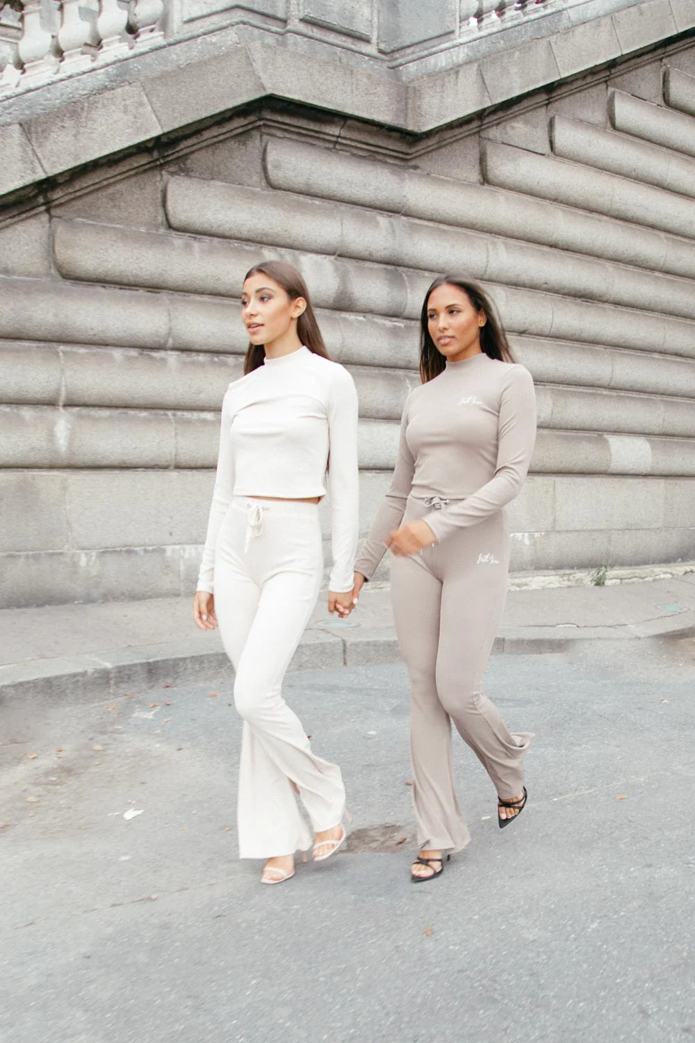 Pantalon flare logo beige - Image 5