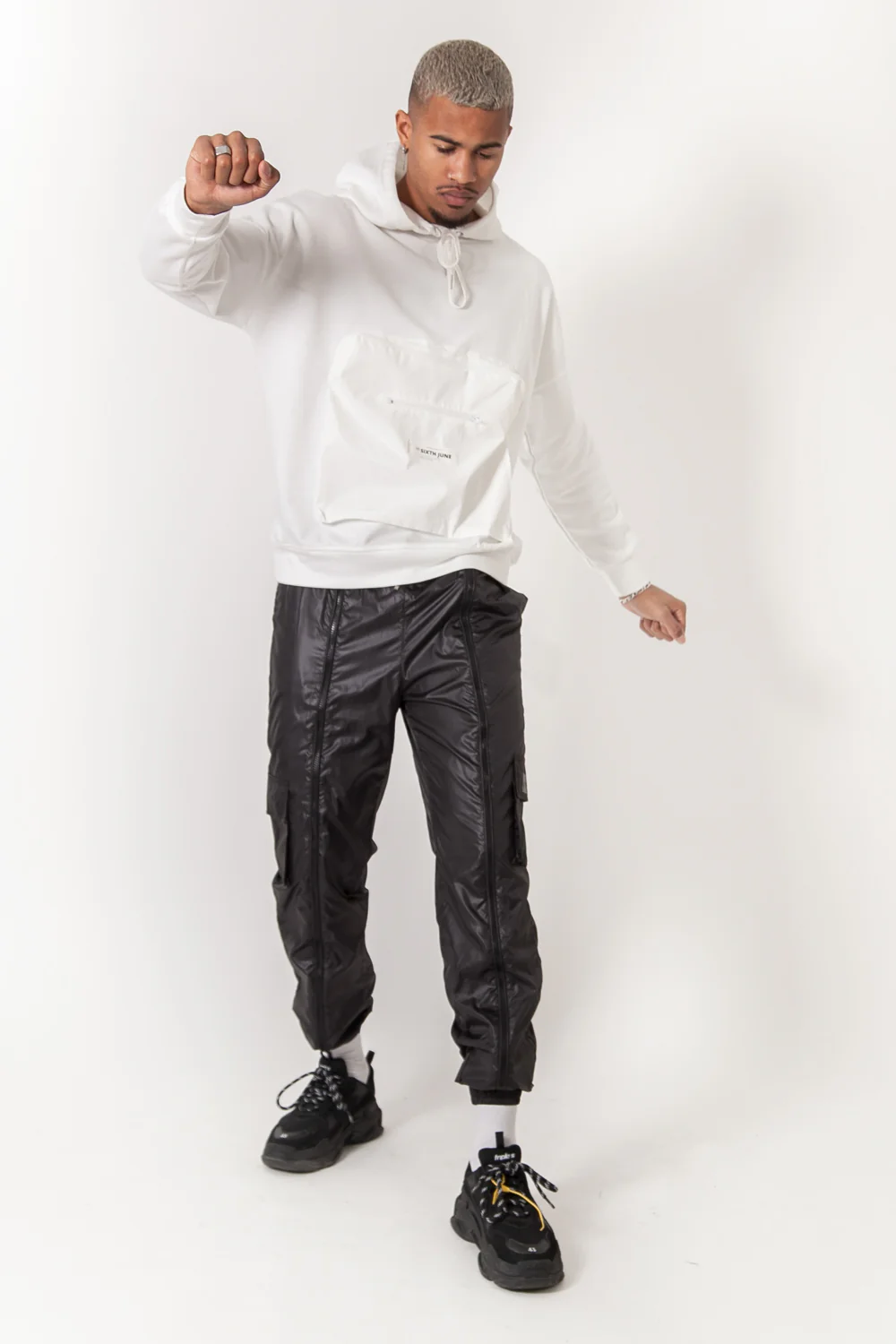 Pantalon jogging brillant zip noir - Image 6
