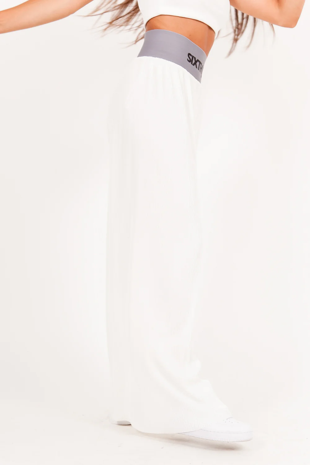 Pantalon large ceinture logo blanc - Image 4
