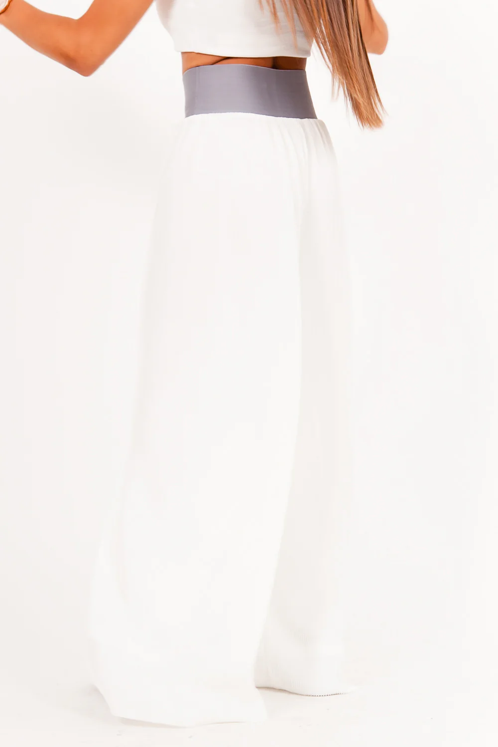 Pantalon large ceinture logo blanc - Image 5