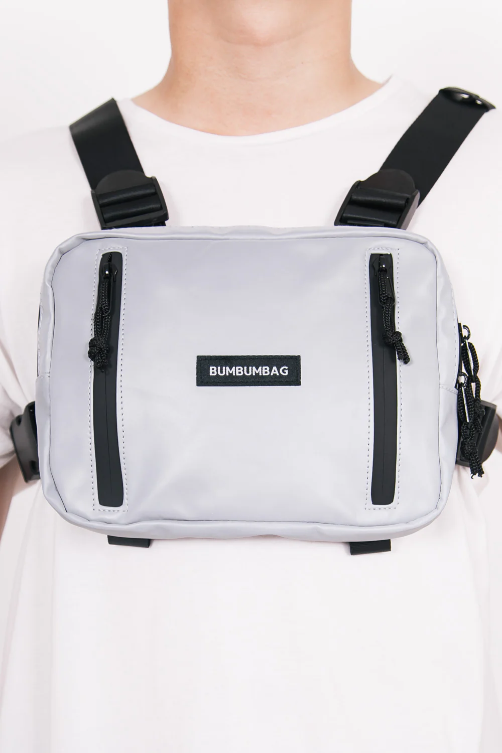 Petit sac poitrine réfléchissant logo gris - Image 3