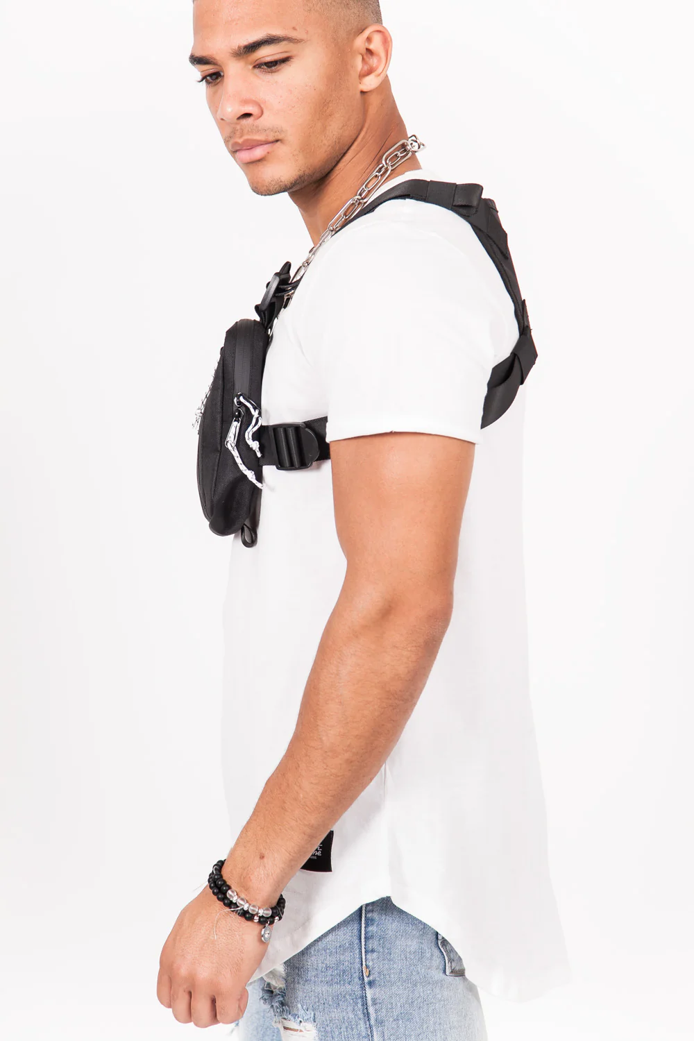 Petit sac poitrine texte zips noir - Image 4