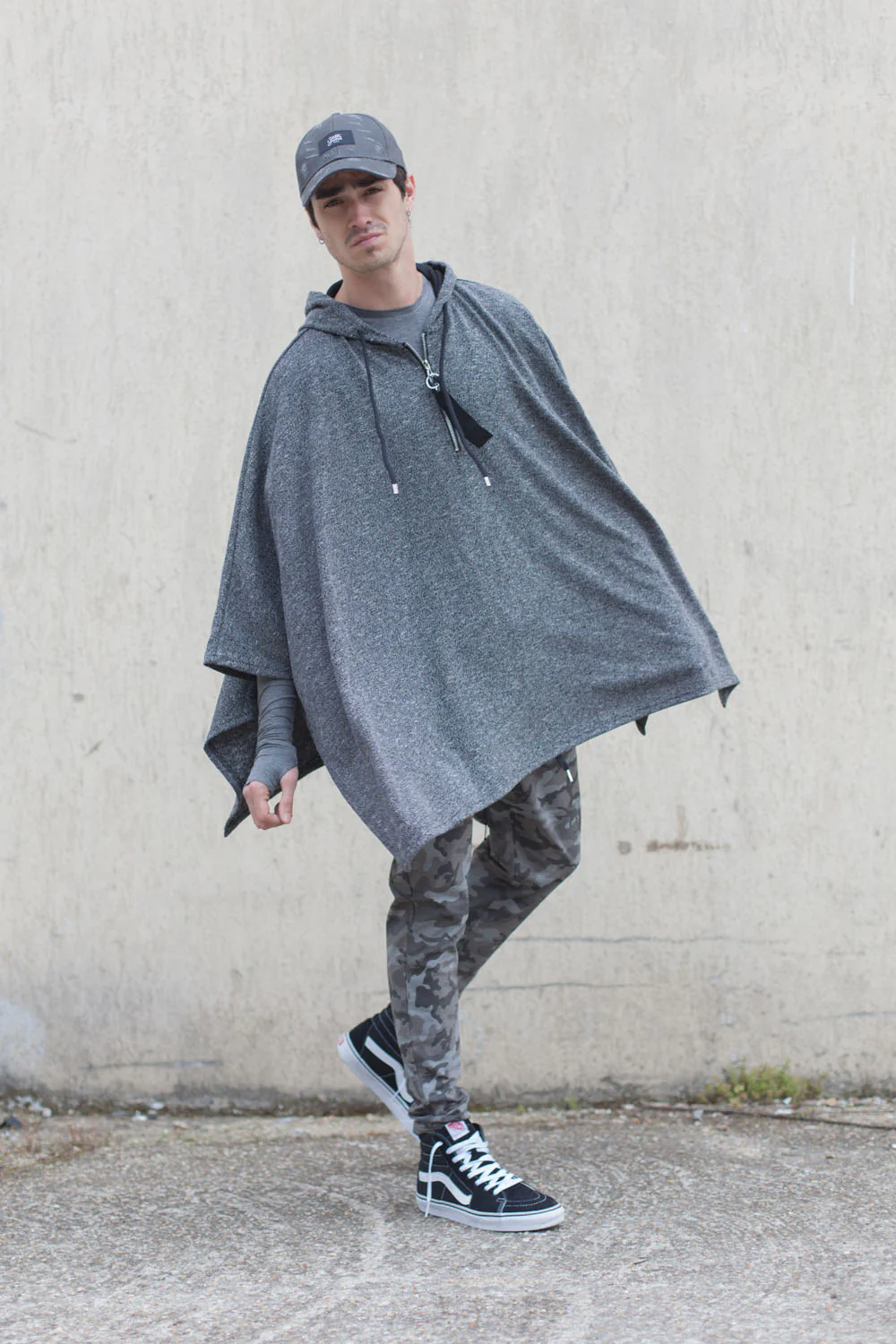 Poncho capuche large gris 1902C - Image 2