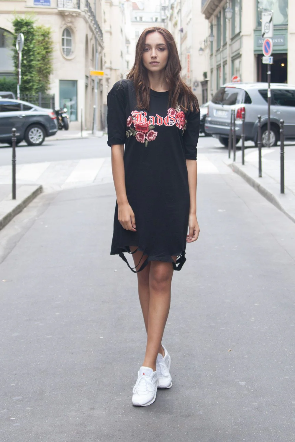 Robe déchirée broderie roses noir - Image 2