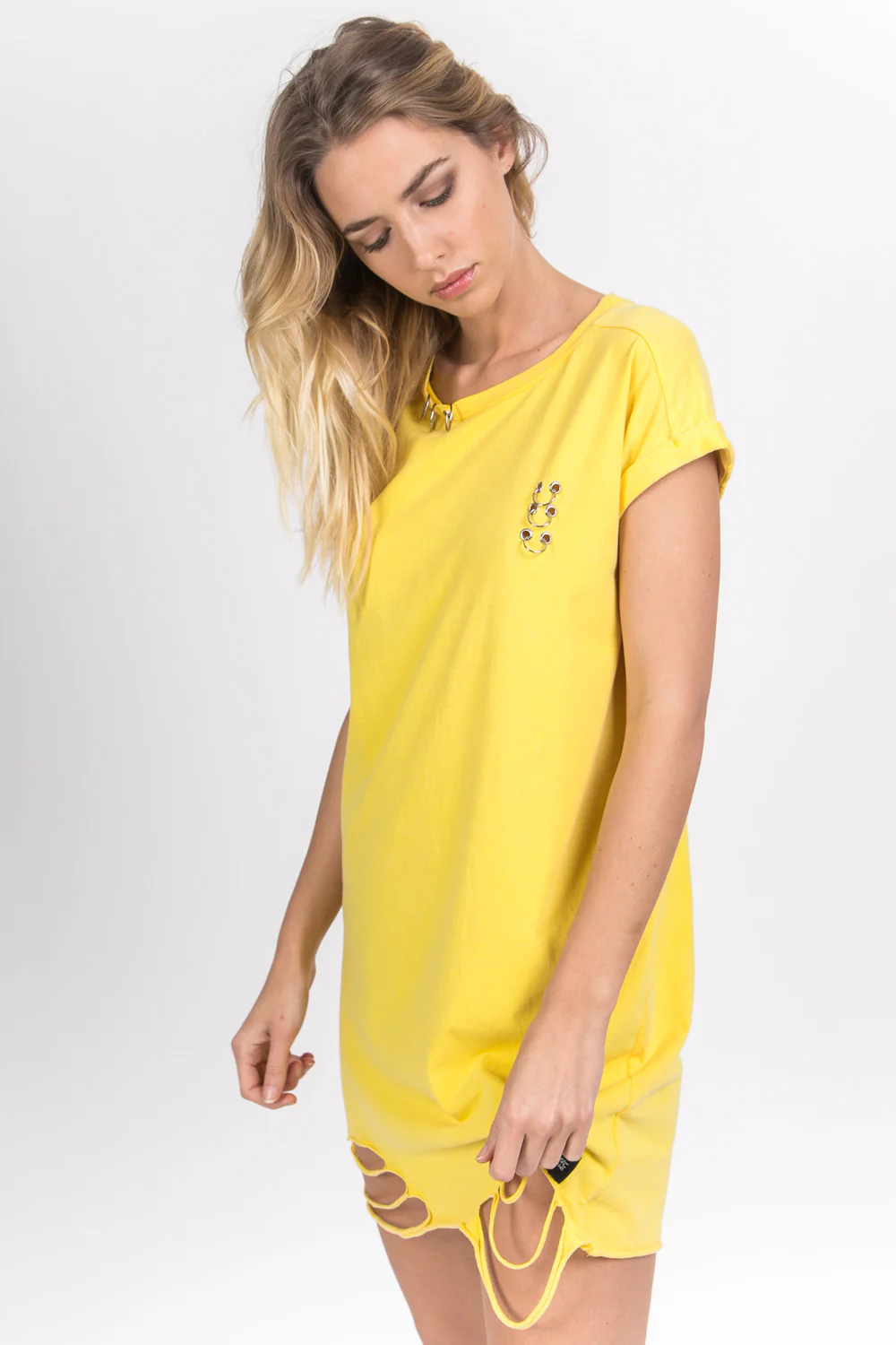 Robe t-shirt anneaux destroy jaune - Image 2