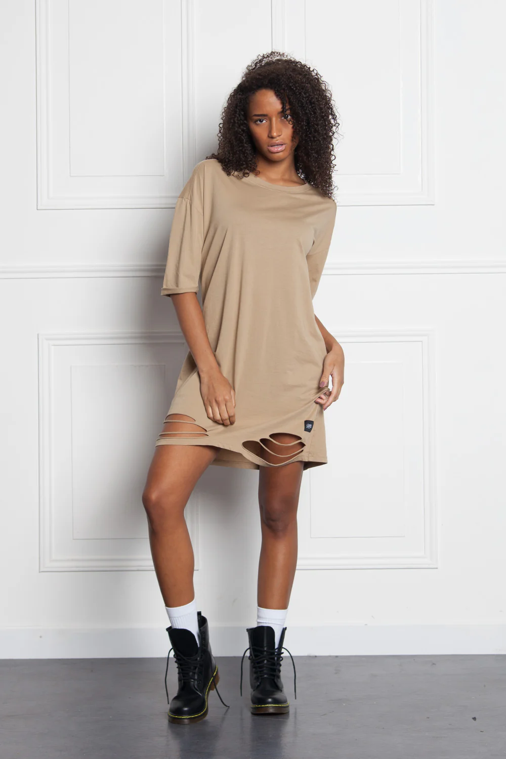 Robe t-shirt déchirée beige W2371VDR - Image 2