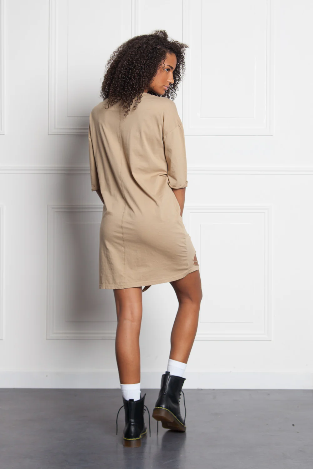 Robe t-shirt déchirée beige W2371VDR - Image 4