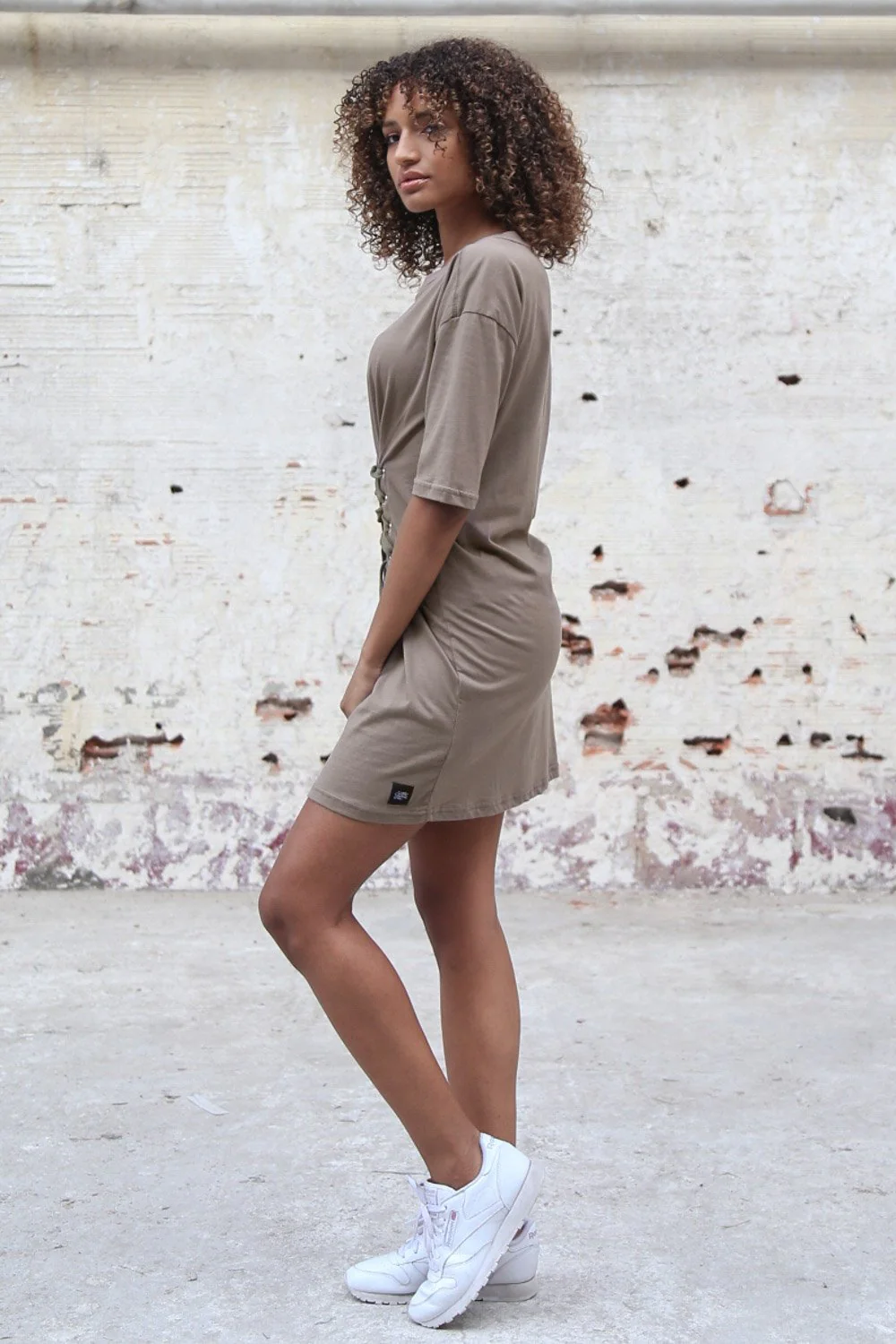 Robe t-shirt laçage avant taupe - Image 3