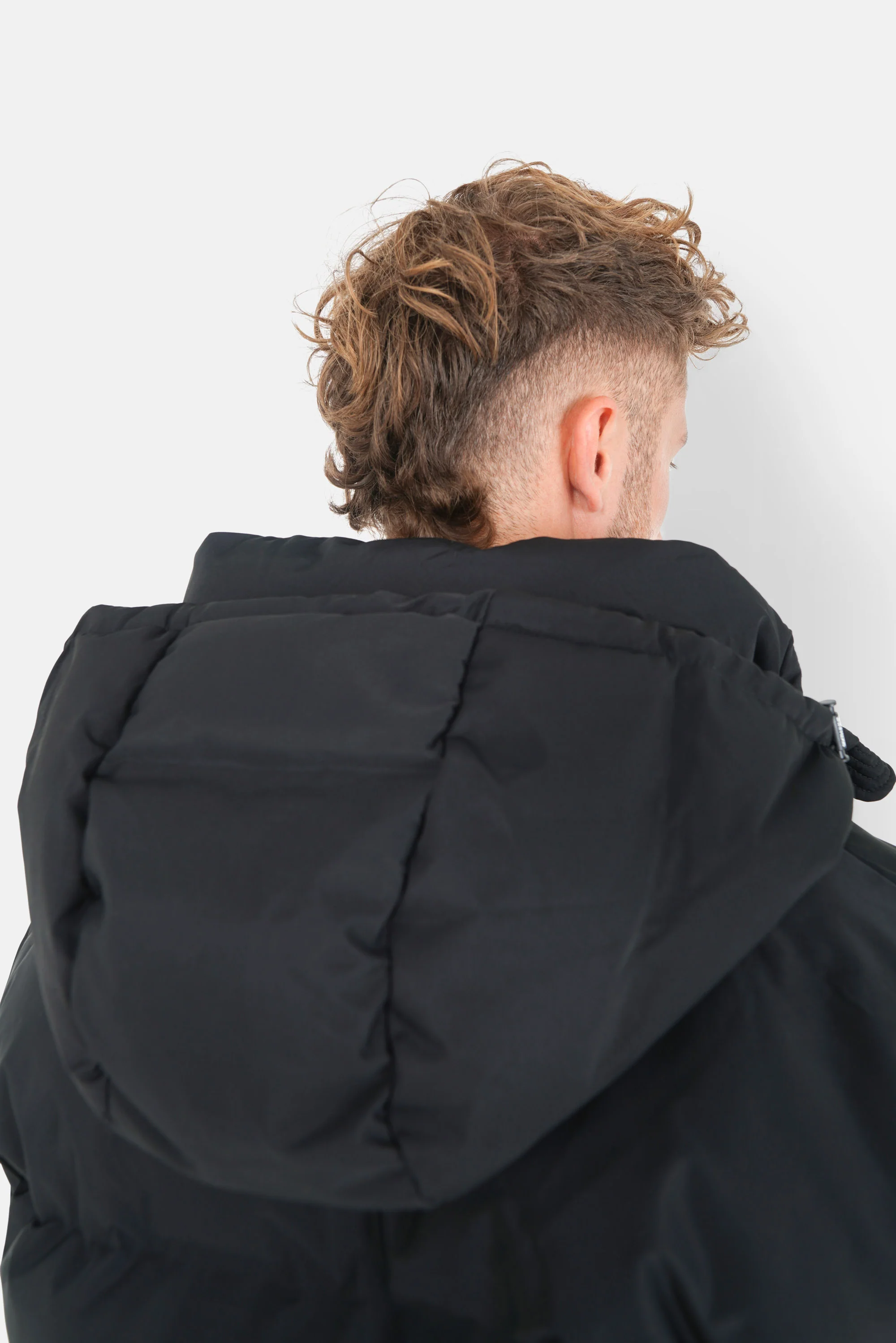 SEAMLESS embossed puffer jacket - Image 4