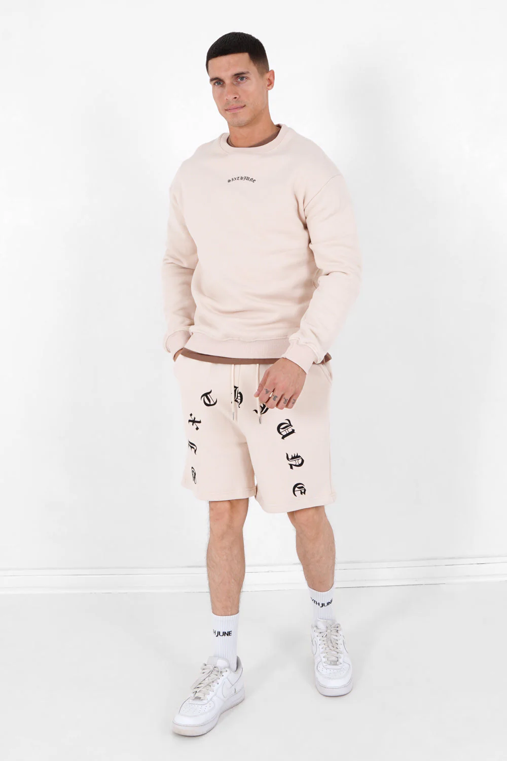 Short logo incurvé gothique Beige - Image 2