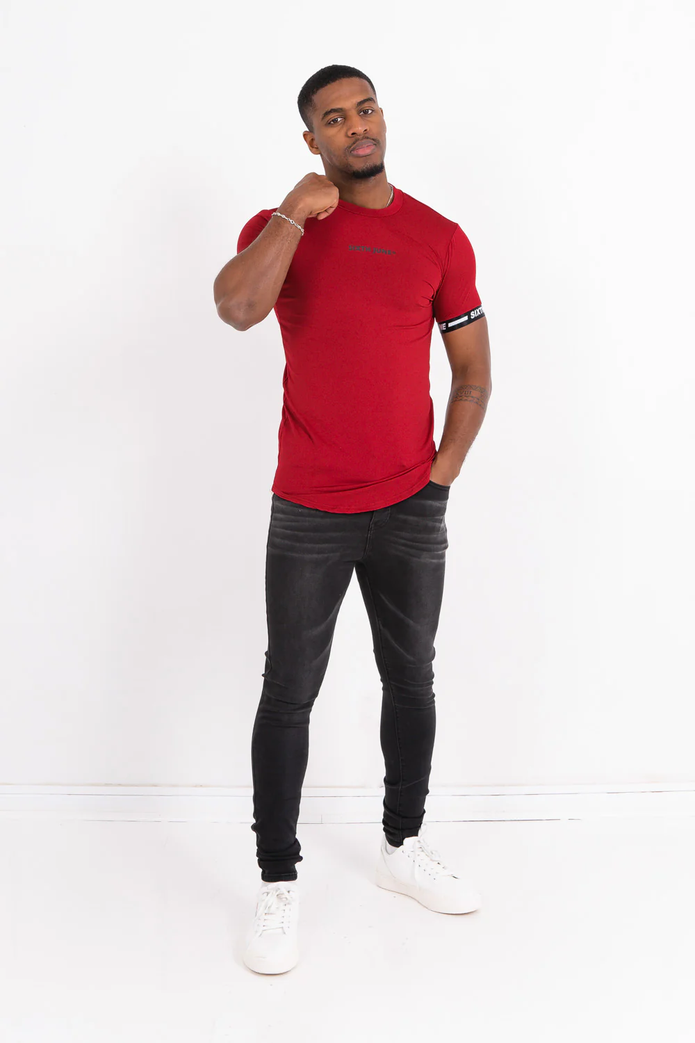 T-shirt moulant logo élastique rouge - Image 6
