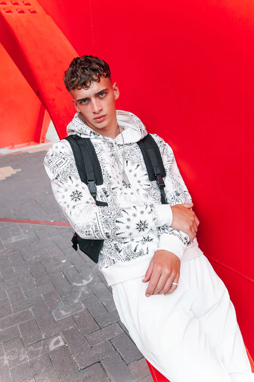Sweat capuche all over bandana blanc - Image 7