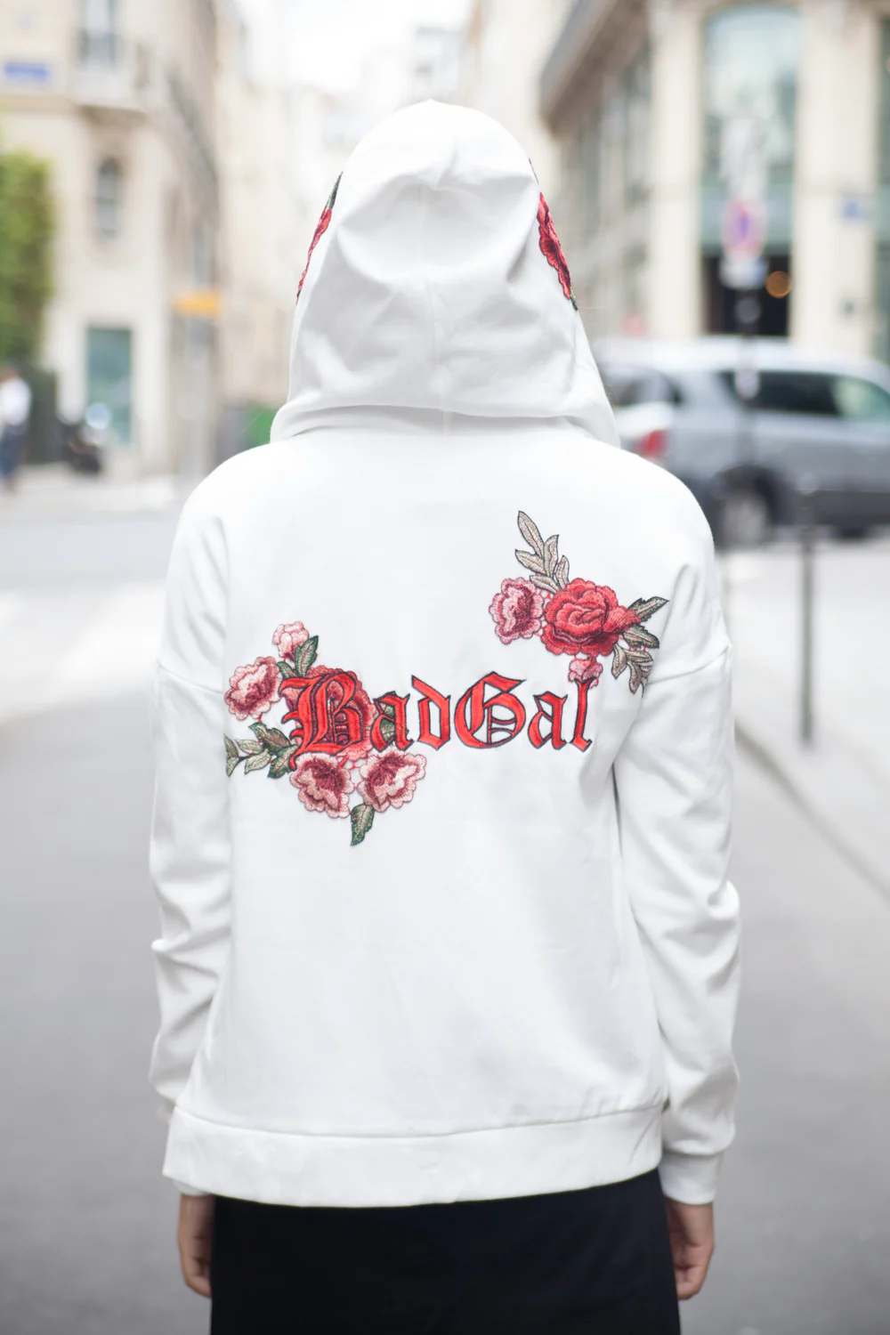 Sweat capuche Bad Gal broderie roses blanc - Image 5