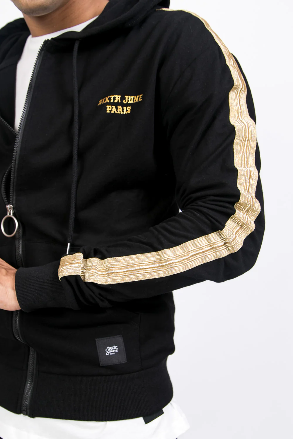 Sweat capuche bandes dorées noir - Image 6