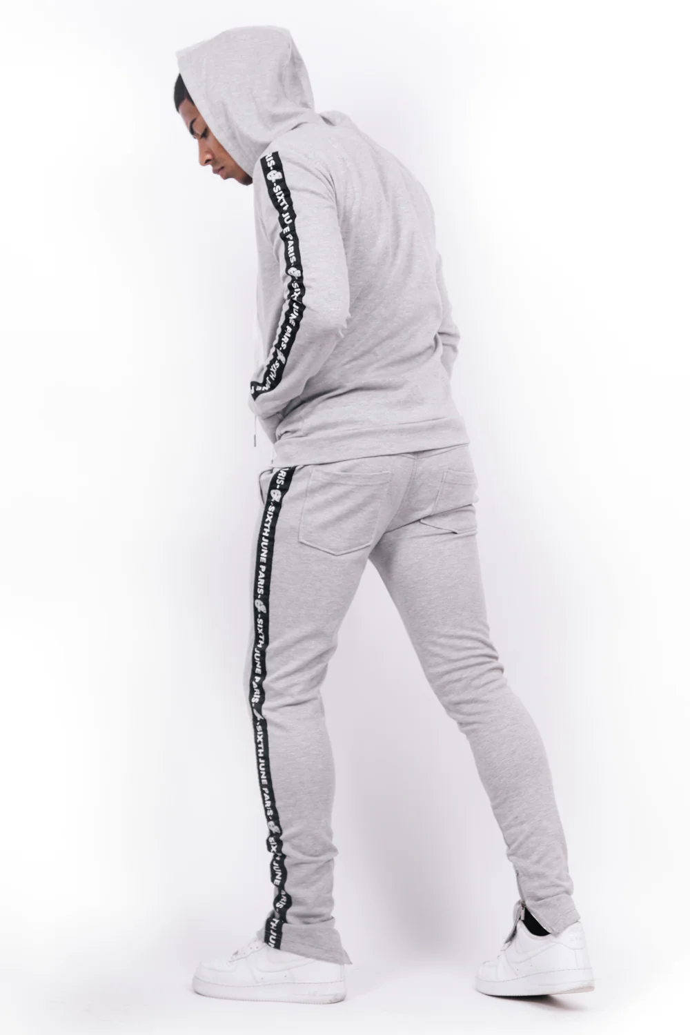 Sweat capuche bandes texte gris noir - Image 5