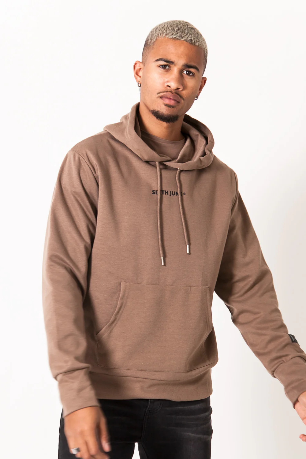 Sweat capuche imprimé marron - Image 2