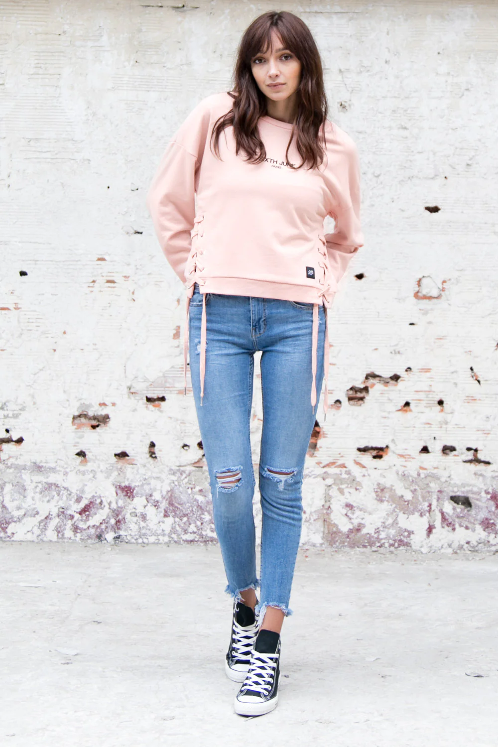 Sweat capuche lacage côté logo rose - Image 2