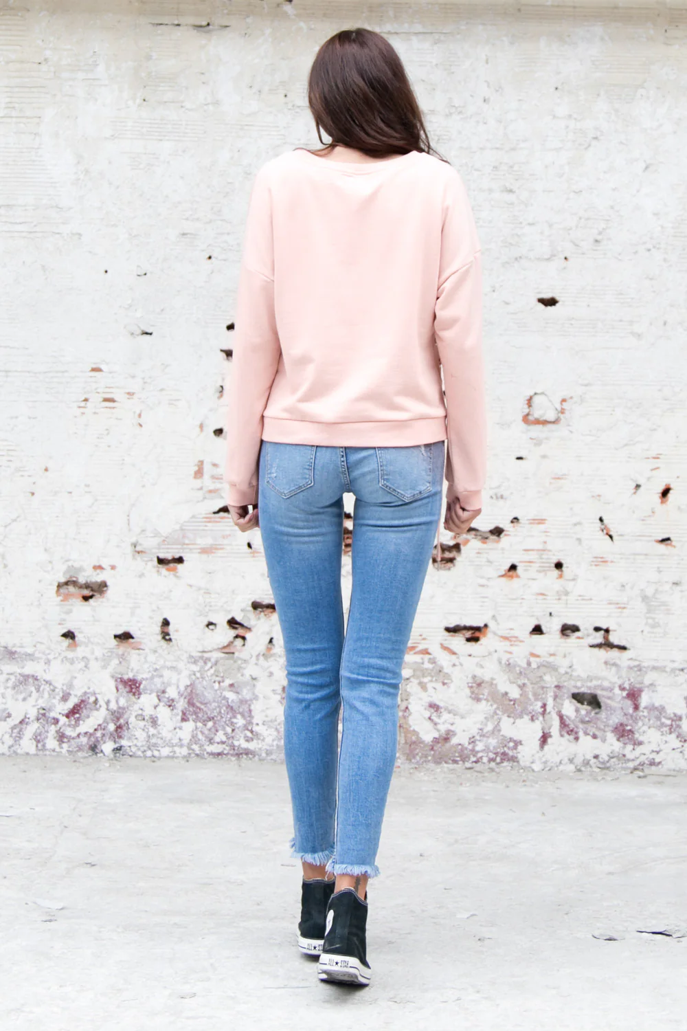 Sweat capuche lacage côté logo rose - Image 3