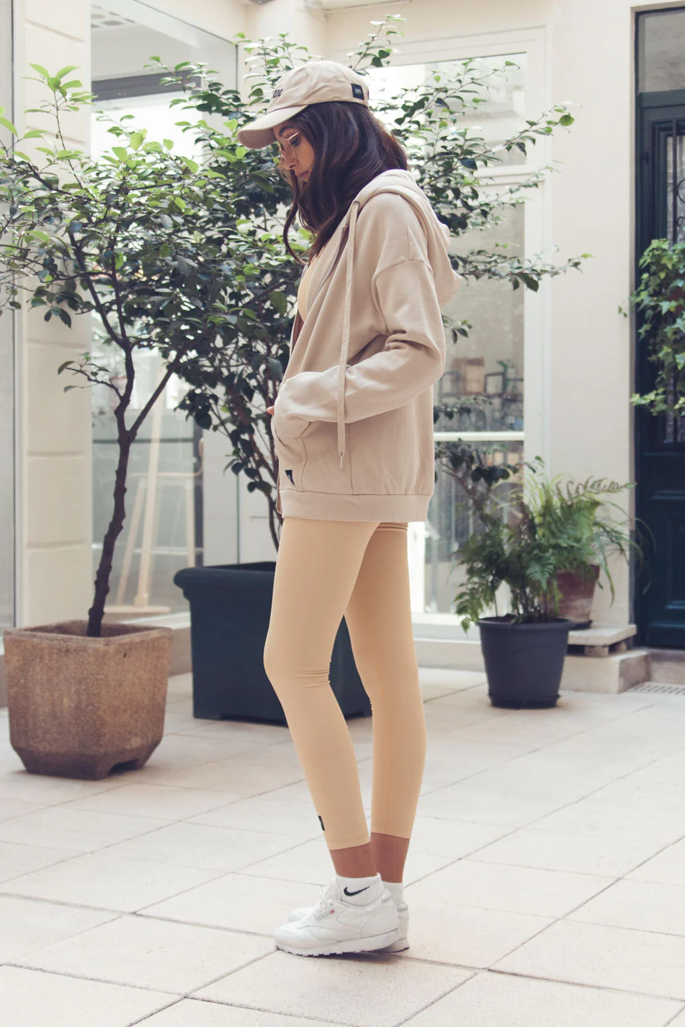 Sweat capuche large zippé beige - Image 3