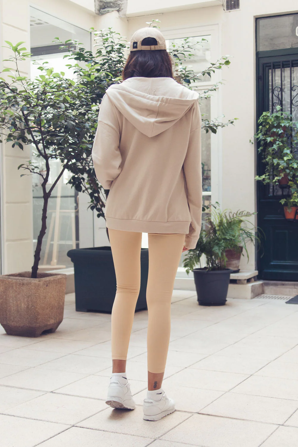 Sweat capuche large zippé beige - Image 5
