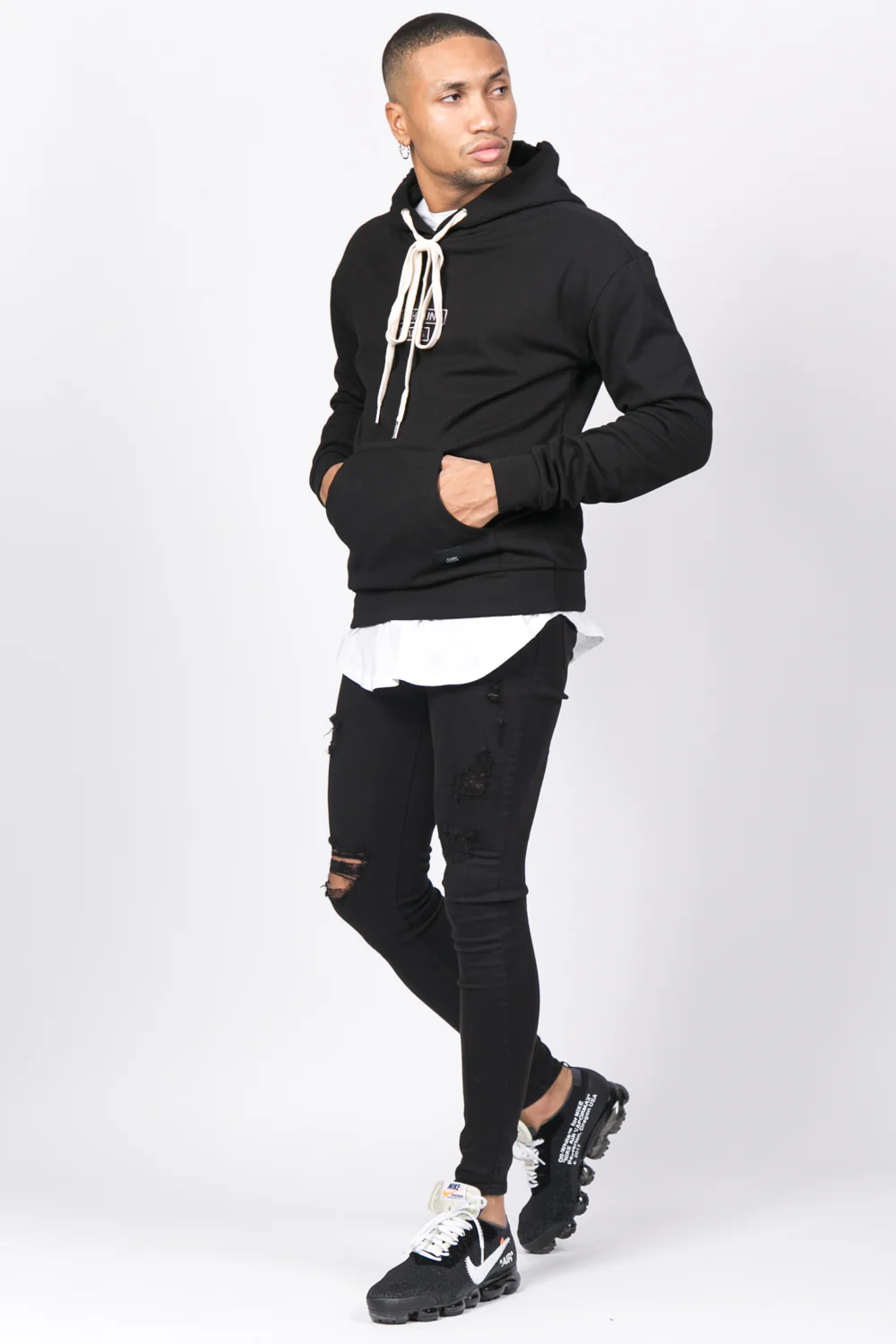 Sweat capuche logo brodé noir - Image 4