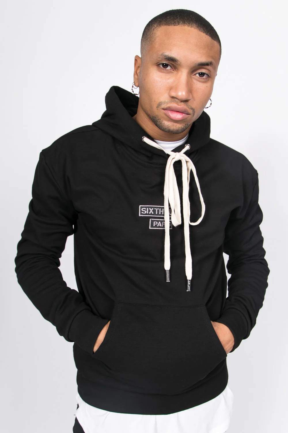 Sweat capuche logo brodé noir - Image 5