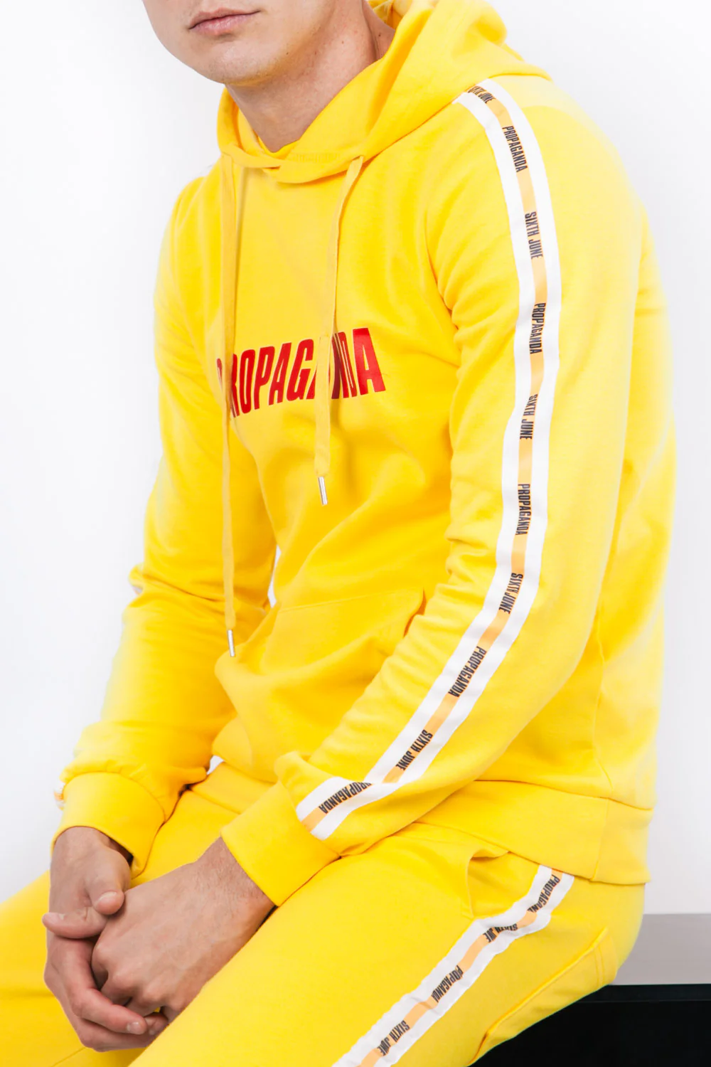 Sweat capuche propaganda bandes jaune - Image 3