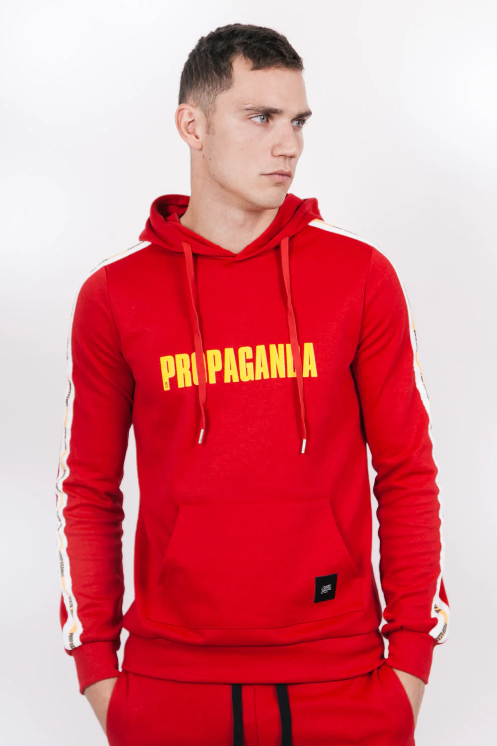 Sweat capuche Propaganda bandes rouge - Image 2