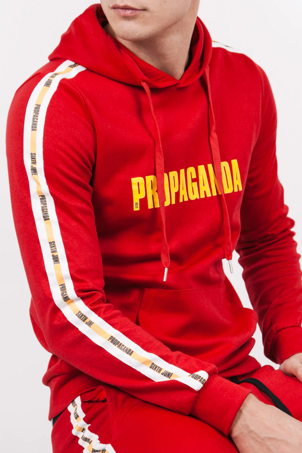 Sweat capuche Propaganda bandes rouge - Image 3