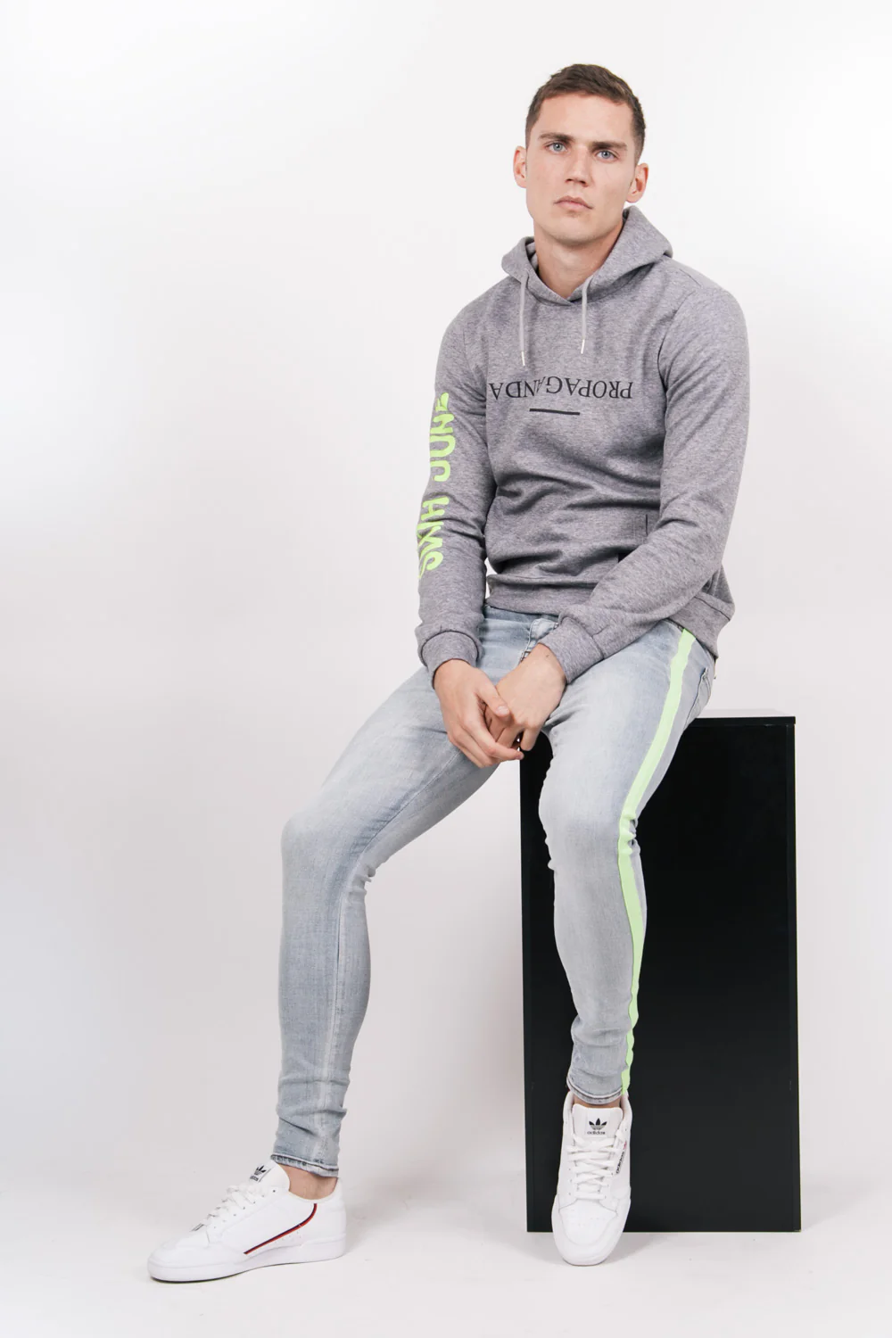 Sweat capuche Propaganda fluo gris - Image 5