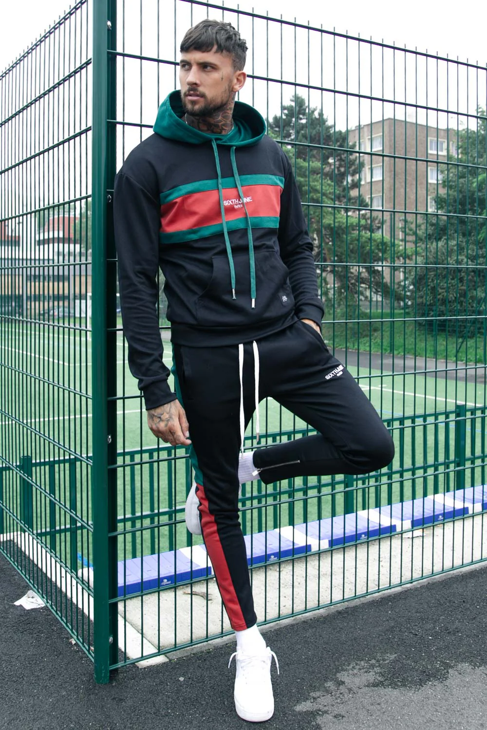 Sweat capuche tricolore noir rouge vert - Image 3