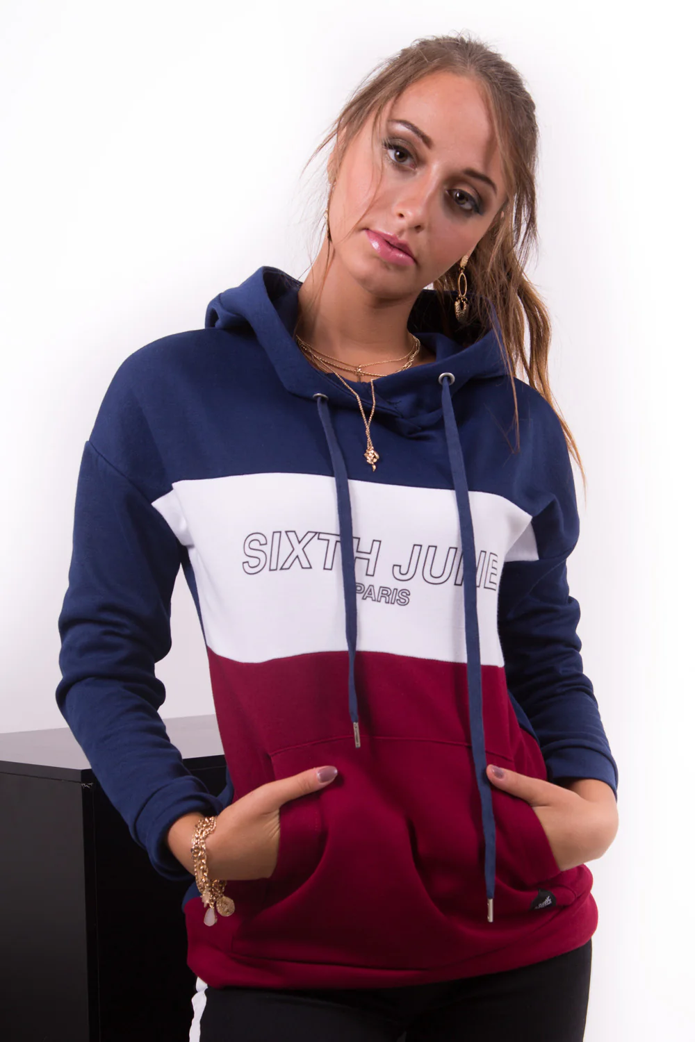Sweat capuche tricolore texte rouge bleu blanc - Image 2