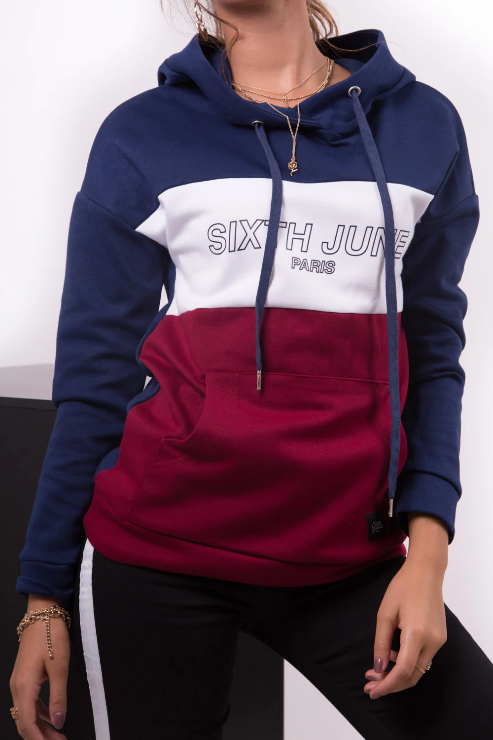 Sweat capuche tricolore texte rouge bleu blanc - Image 3