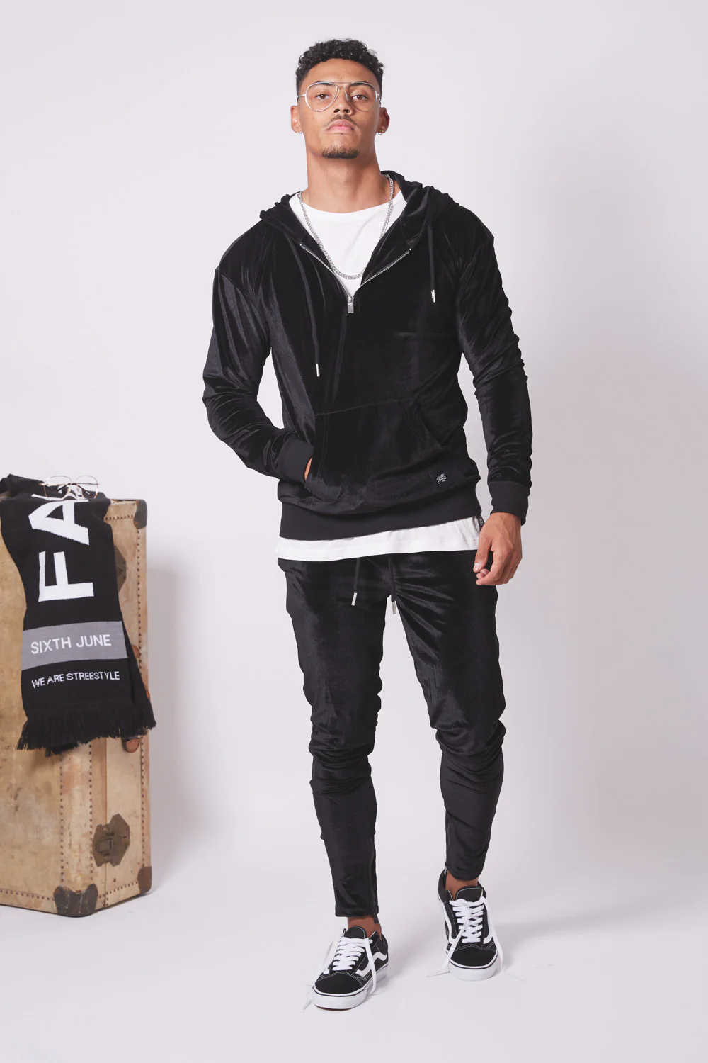 Sweat capuche velours noir - Image 2
