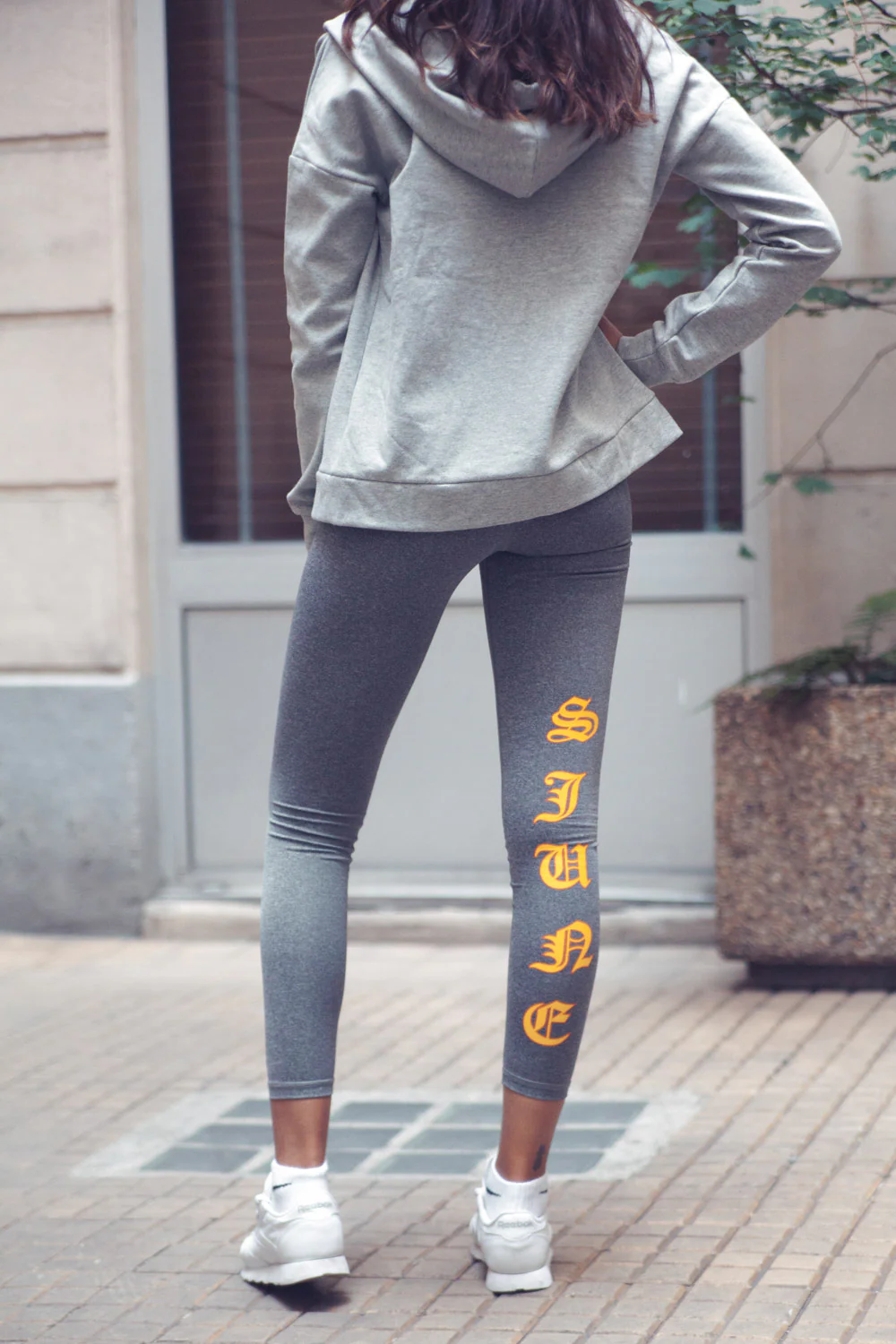 Sweat capuche classique zippé gris clair - Image 3