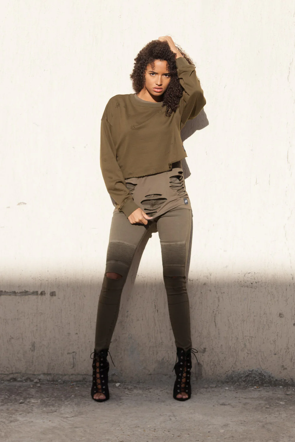 Sweat court oversize Femme destroy kaki W2250VSW - Image 2
