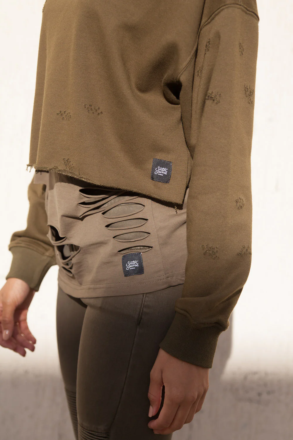 Sweat court oversize Femme destroy kaki W2250VSW - Image 3