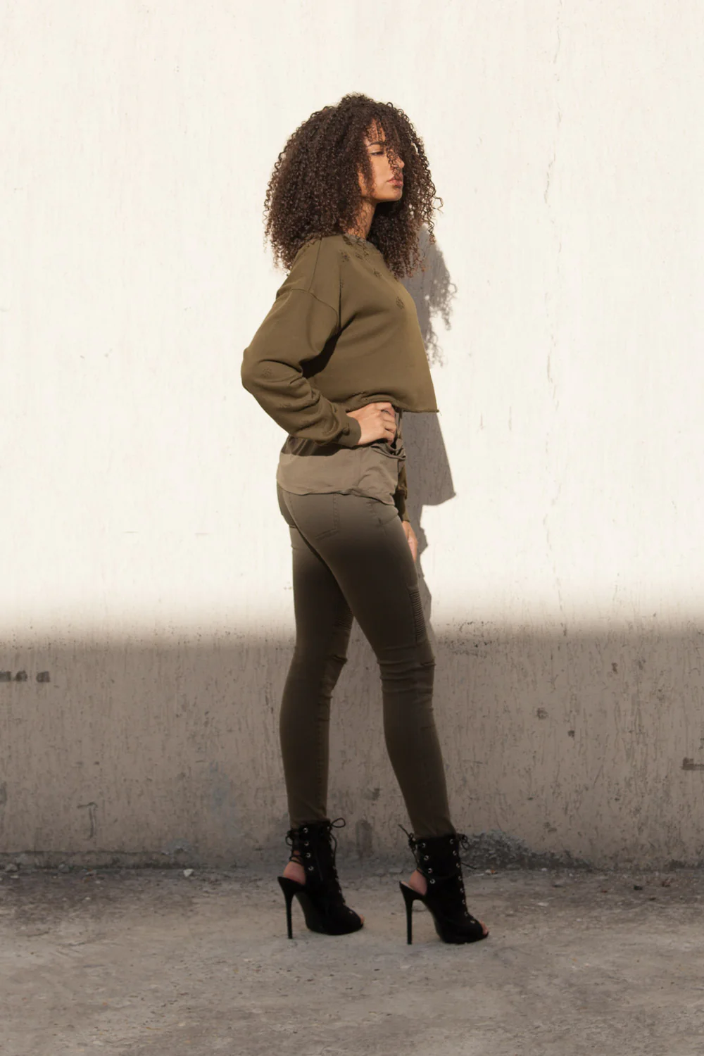 Sweat court oversize Femme destroy kaki W2250VSW - Image 5