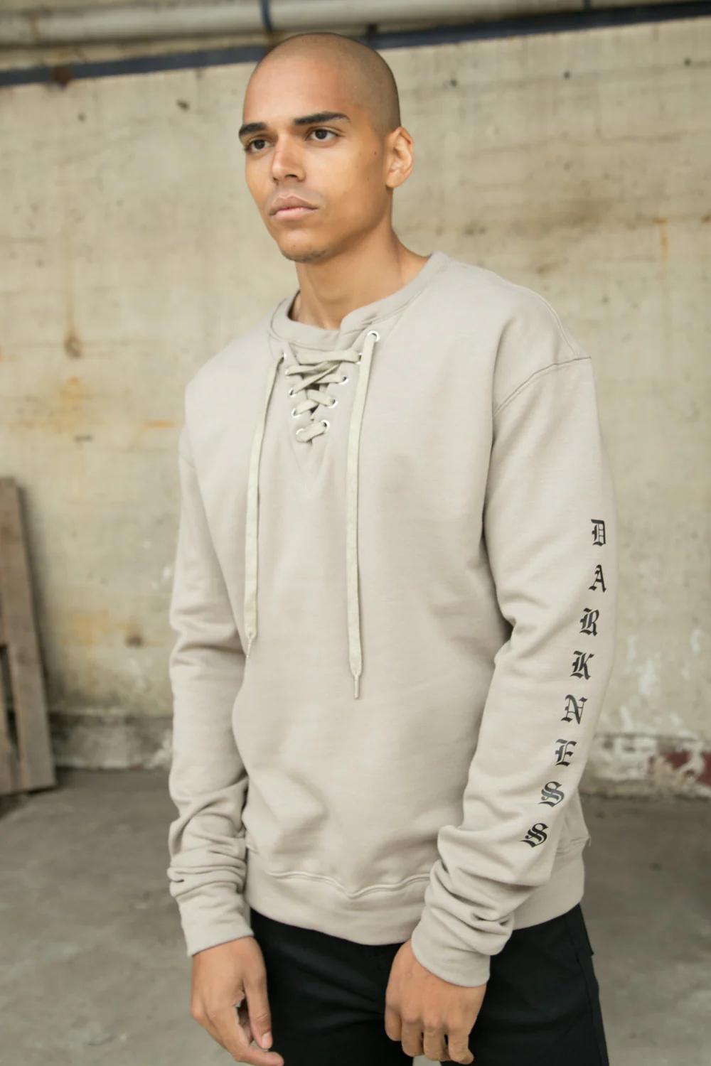 Sweat lacets typo gothique Sixth June beige - Image 4