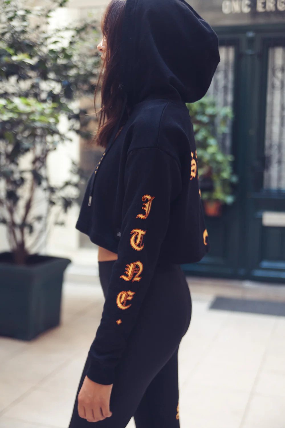 Sweat oversize gothique noir jaune - Image 3