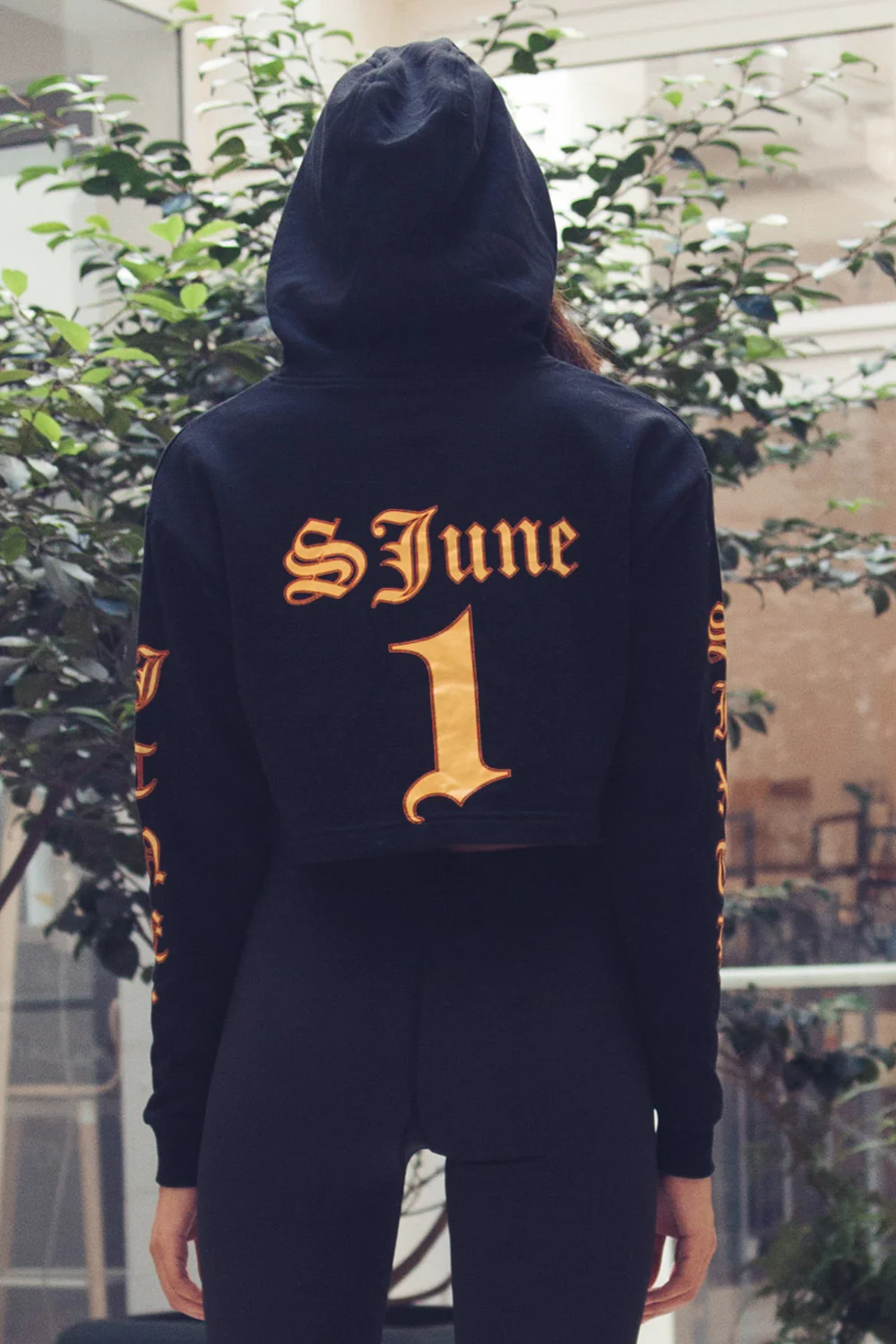 Sweat oversize gothique noir jaune - Image 4