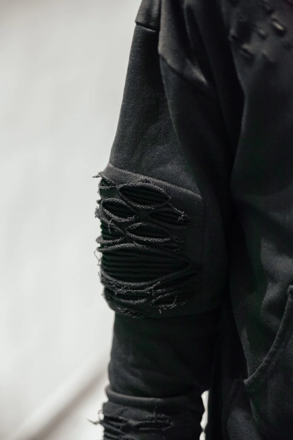 Sweat-shirt biker destroy noir M2414VJA - Image 6