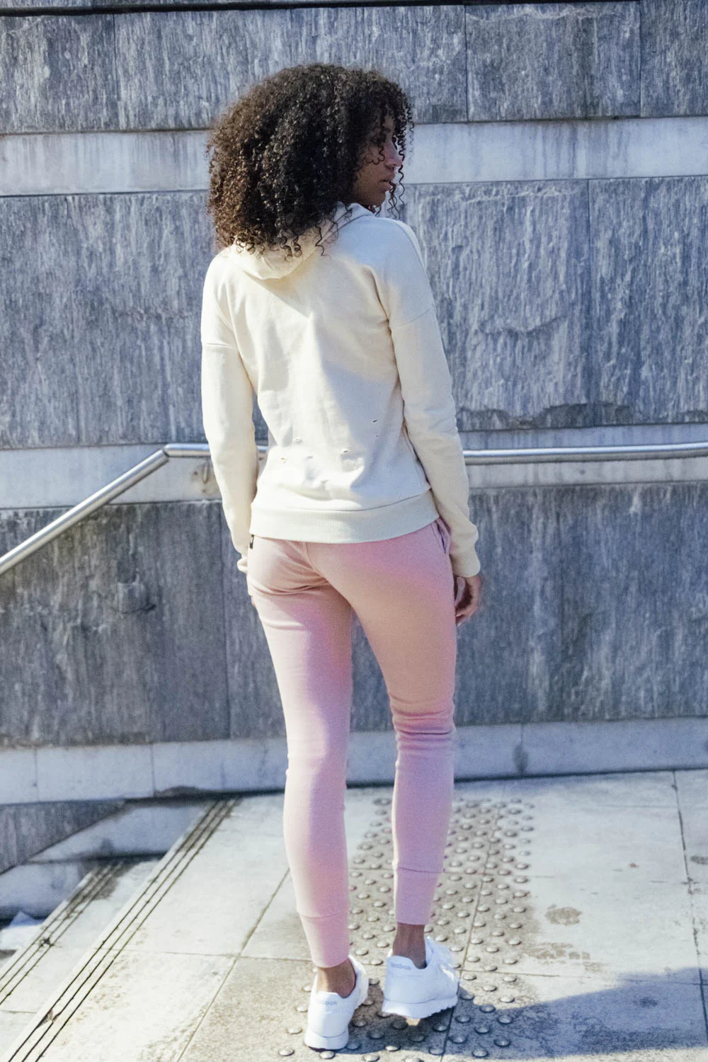 Sweat-shirt Parisiennes destroy beige W2367CS - Image 5