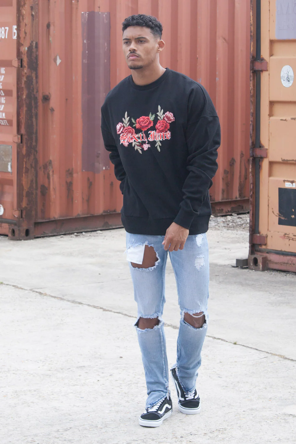 Sweatshirt brodé roses noir - Image 2