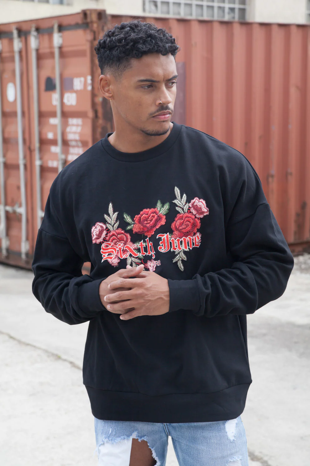 Sweatshirt brodé roses noir - Image 3