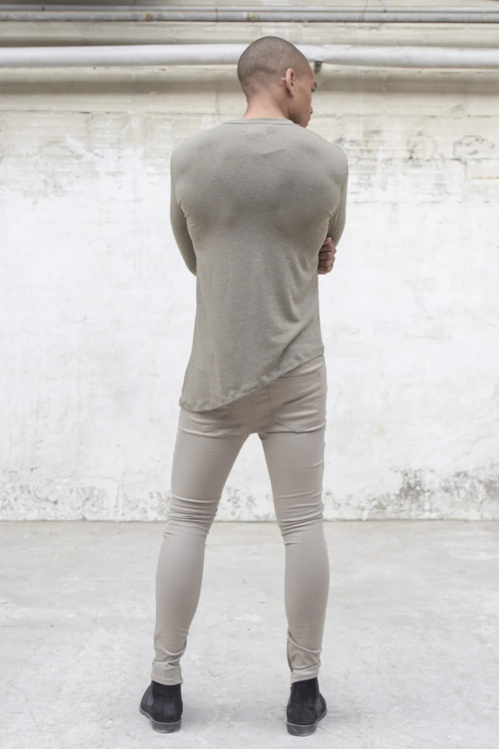 T-shirt ajusté asymétrique logo kaki - Image 3