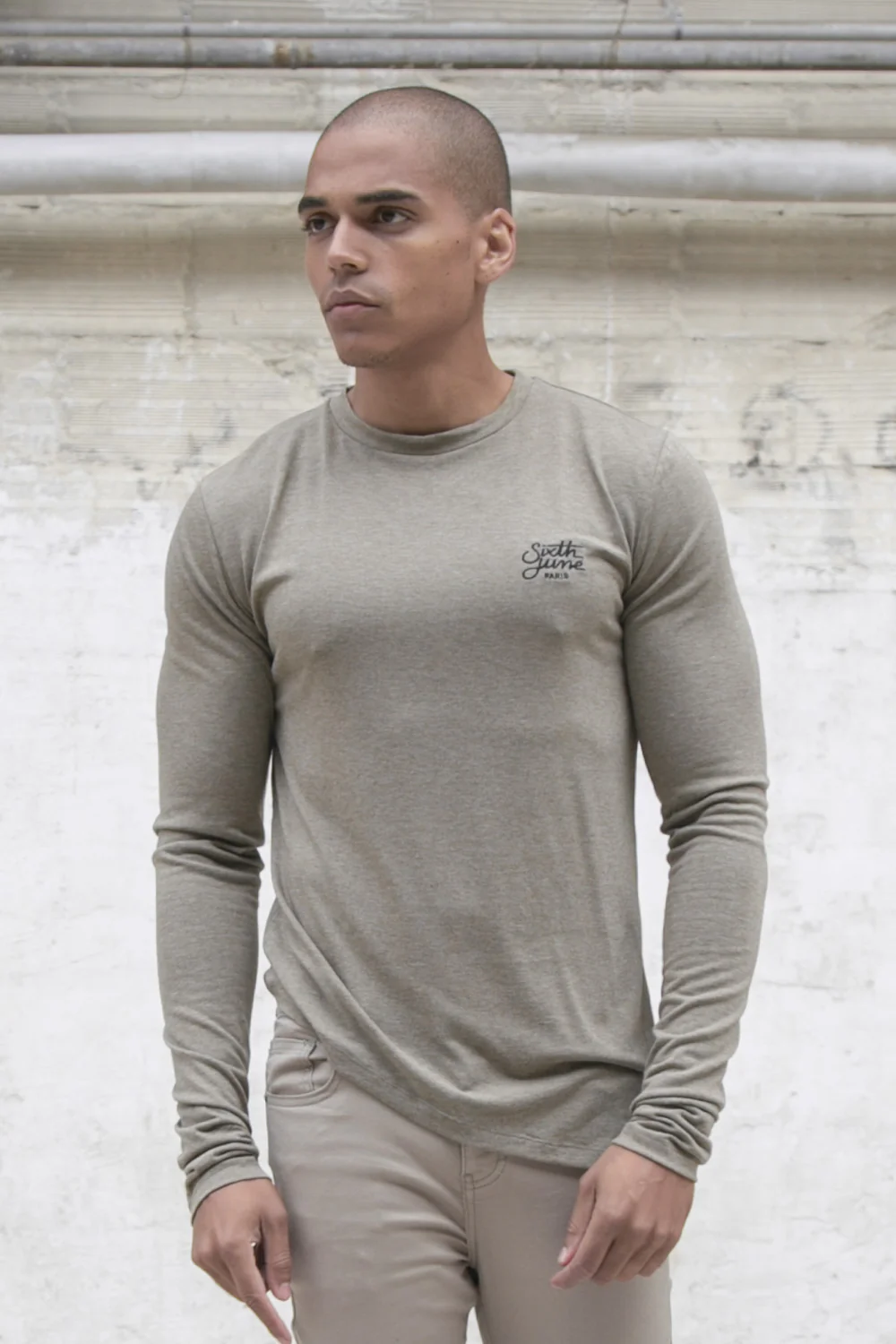 T-shirt ajusté asymétrique logo kaki - Image 5