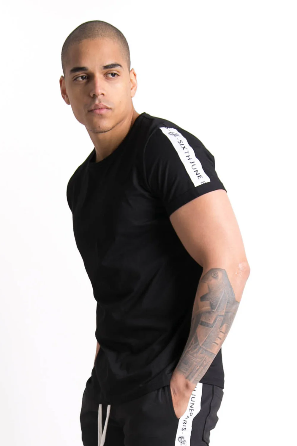 T-shirt bandes texte noir blanc - Image 2