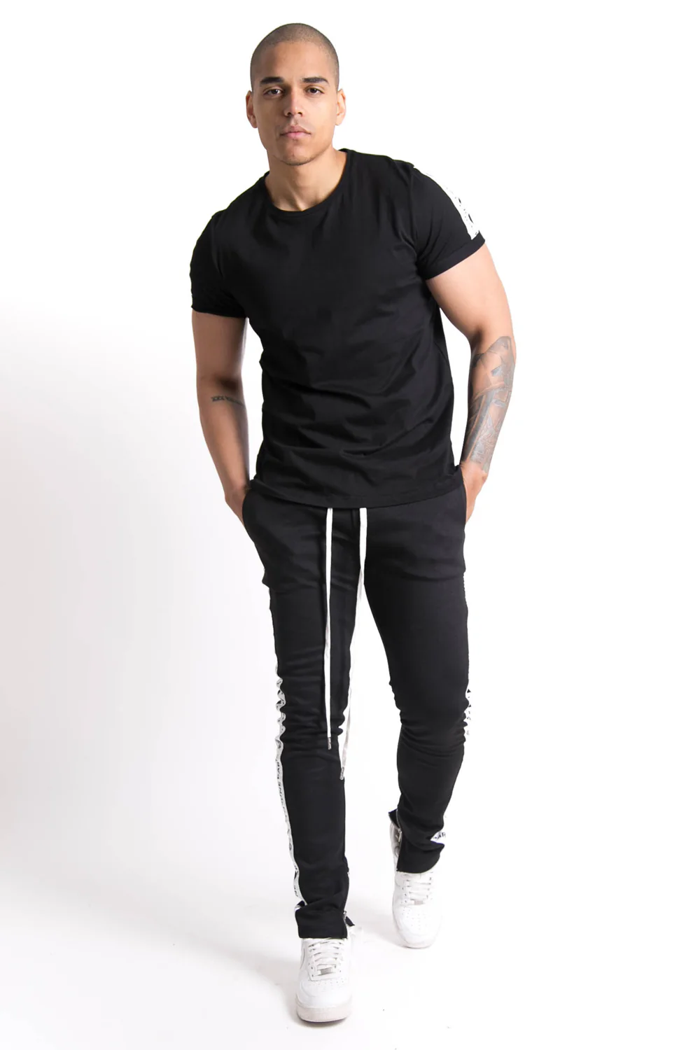 T-shirt bandes texte noir blanc - Image 3