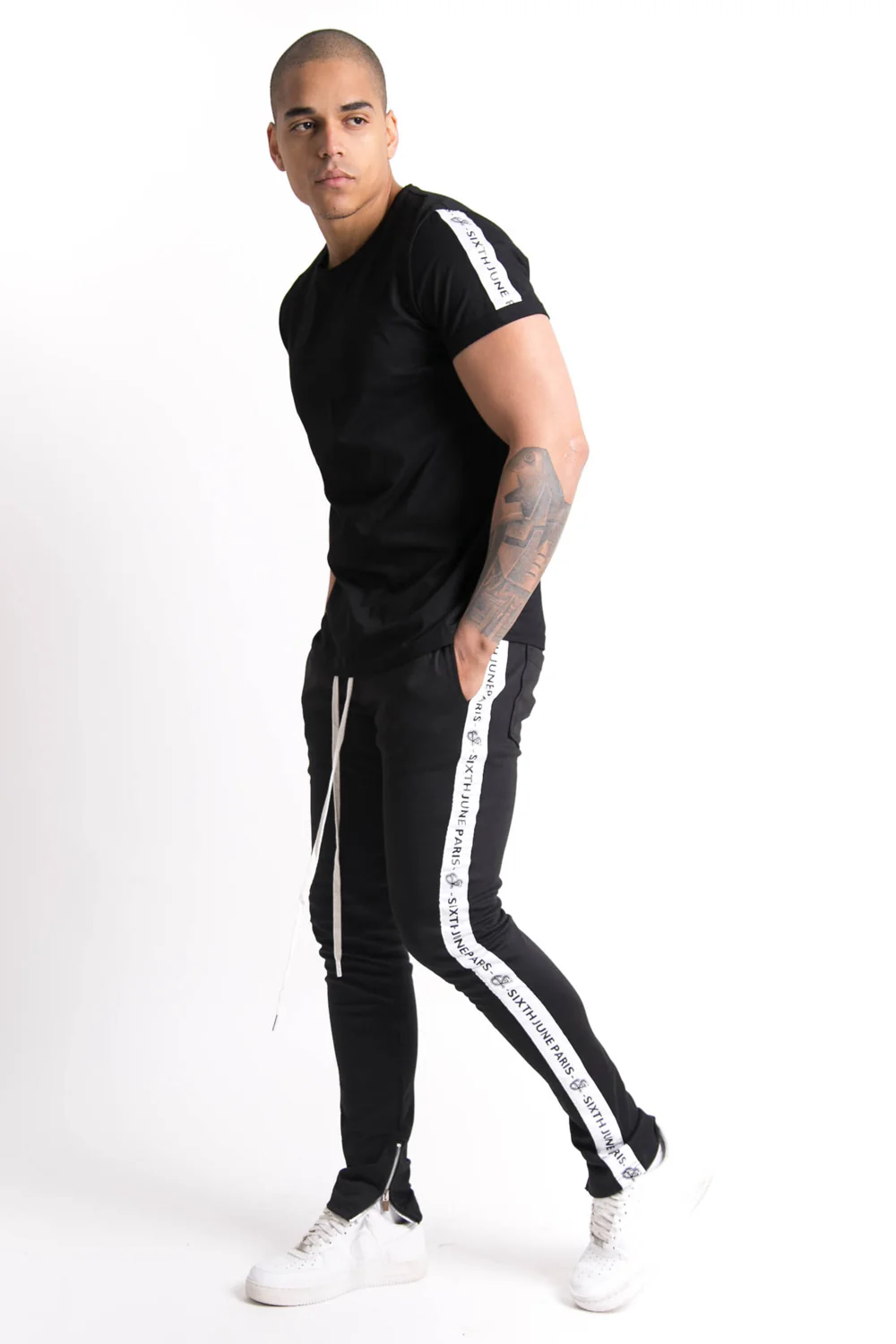 T-shirt bandes texte noir blanc - Image 4